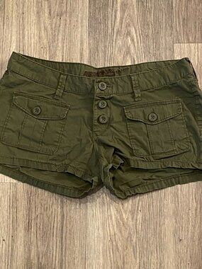 Arizona Green Shorts Juniors Size 7